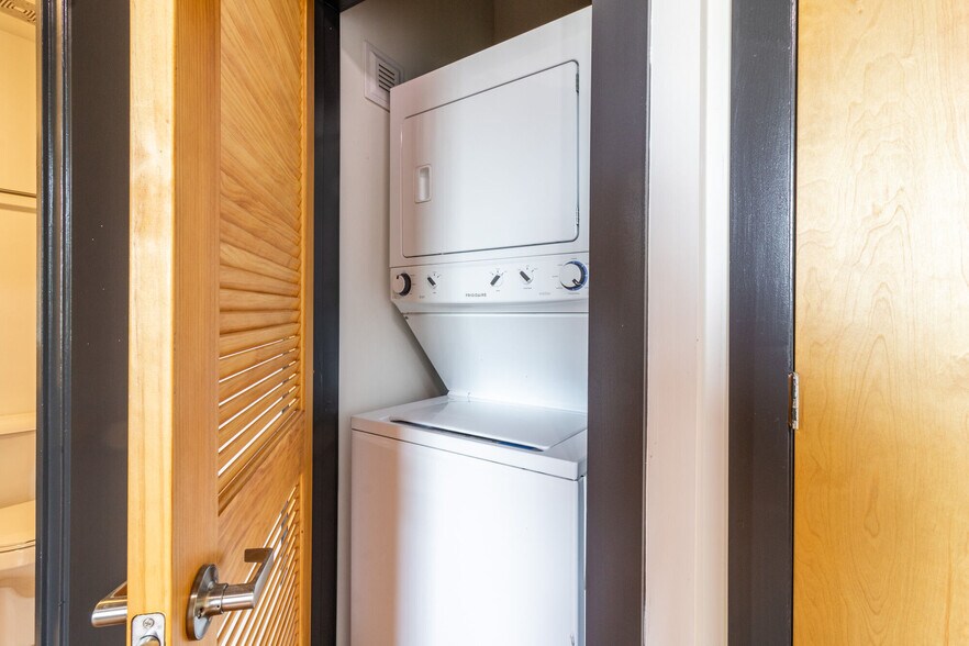 More Photos Of 1131 Commerce St, Petersburg Apartments For Sale