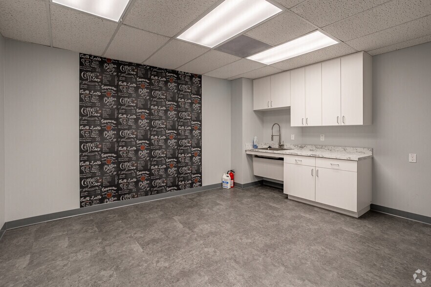 More Photos Of 3775 Elizabeth St, Riverside Office For Sale