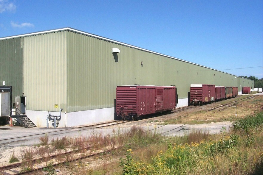 More Photos Of 40 Quarry Rd, Portland Distribution For Lease