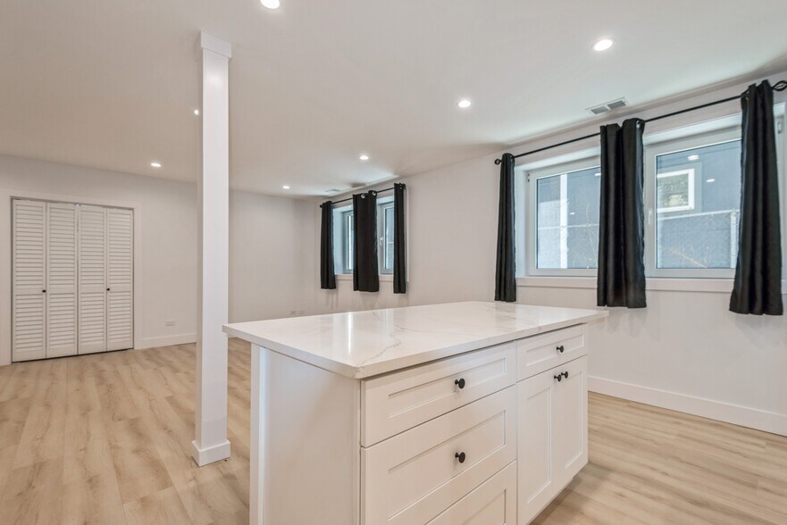 More Photos Of 1535 W Estes Ave, Chicago Multifamily For Sale