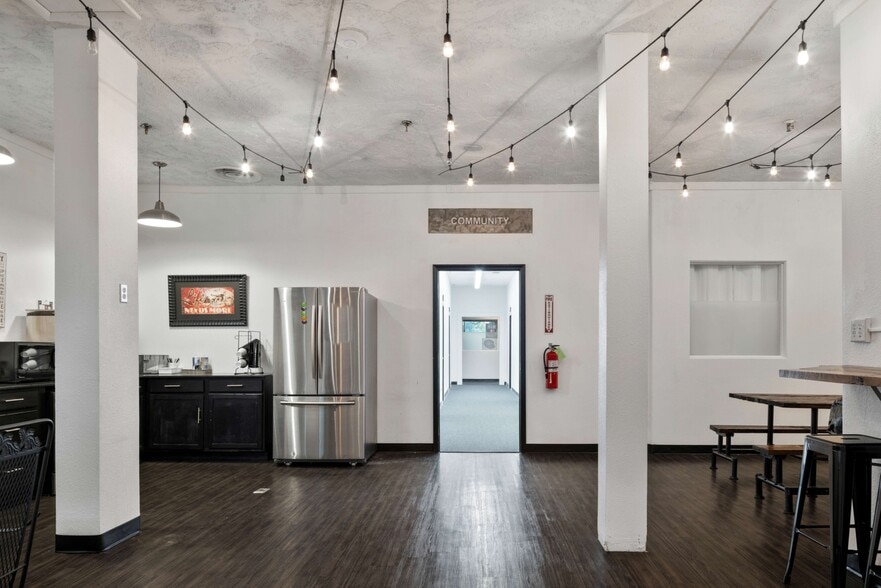 More Photos Of 11 NE 11th St, Oklahoma City Warehouse For Sale