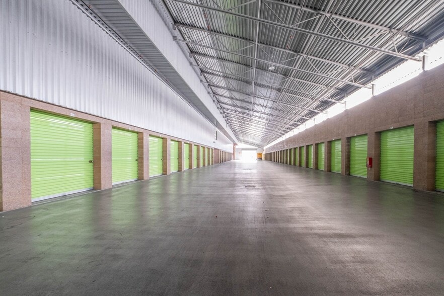More Photos Of 960-1000 N Main St, Los Angeles Self Storage For Sale