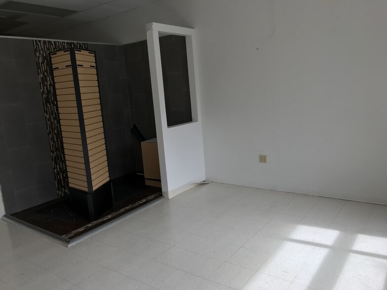 More Photos Of 5022 W Fairfield Dr, Pensacola Office For Lease