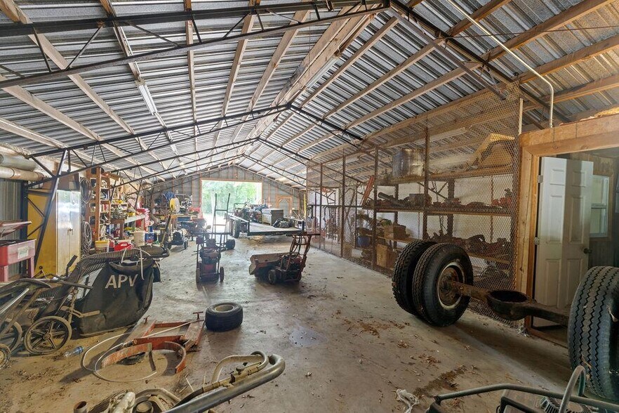 More Photos Of 2524 US Highway 96 N, Center Warehouse For Sale
