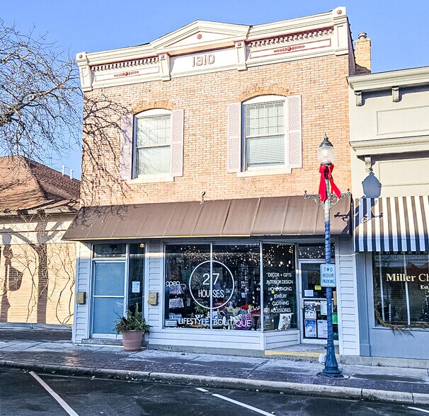 Primary Photo Of 234-236 Center St, Grayslake Storefront Retail Residential For Lease