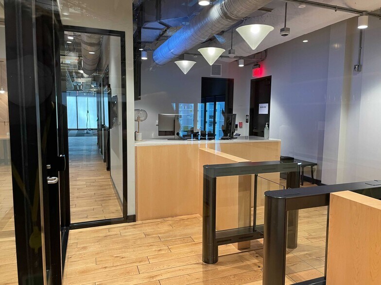 More Photos Of 221 W 6th St, Austin Office For Lease