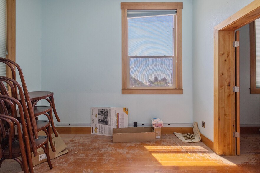 More Photos Of 128 S E St, Exeter Storefront For Sale