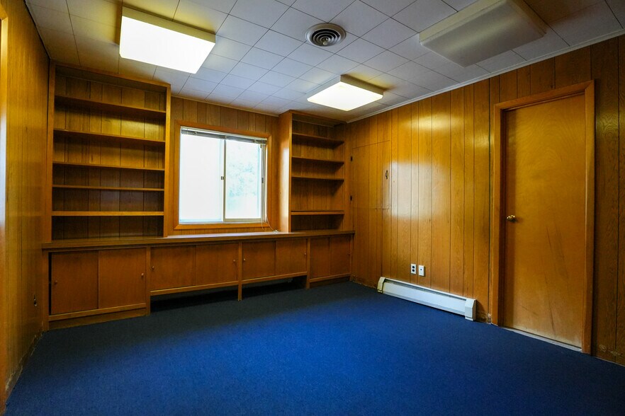 More Photos Of 277 Division St N, North Tonawanda Office For Sale