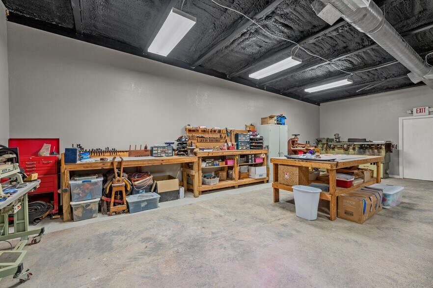 More Photos Of 219 Ave C, Rosebud General Retail For Sale