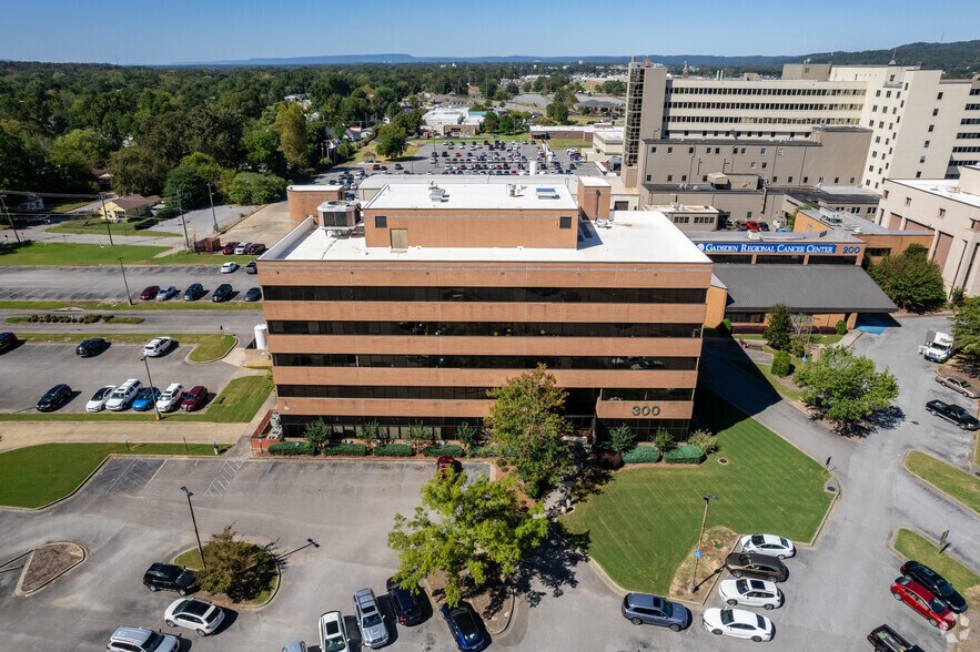 More Photos Of 300 Medical Center Dr, Gadsden Medical For Lease