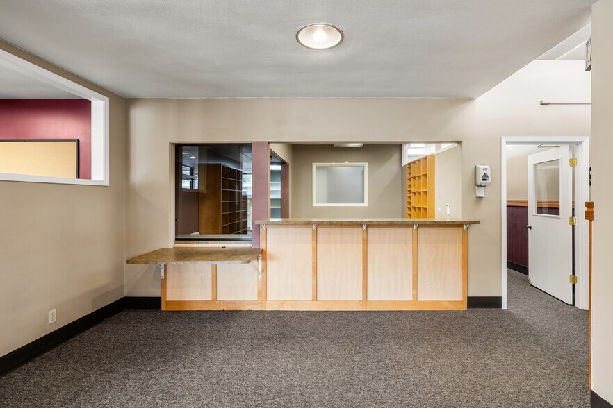 More Photos Of 125 NE Manzanita Ave, Grants Pass Medical For Sale