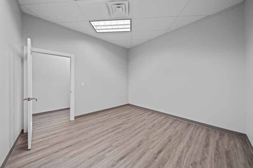 More Photos Of 1803 Airport Rd, Hot Springs General Retail For Lease