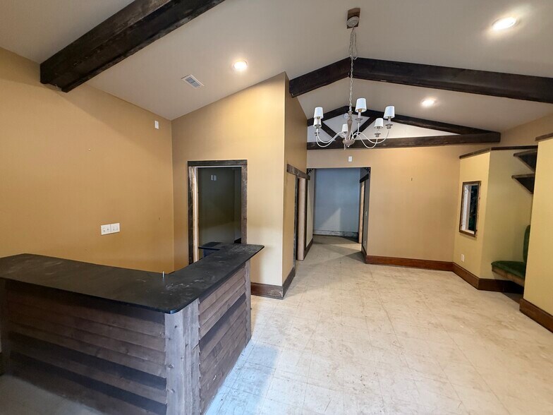 More Photos Of 149-175 E Cove Ave, Wheeling Storefront For Lease