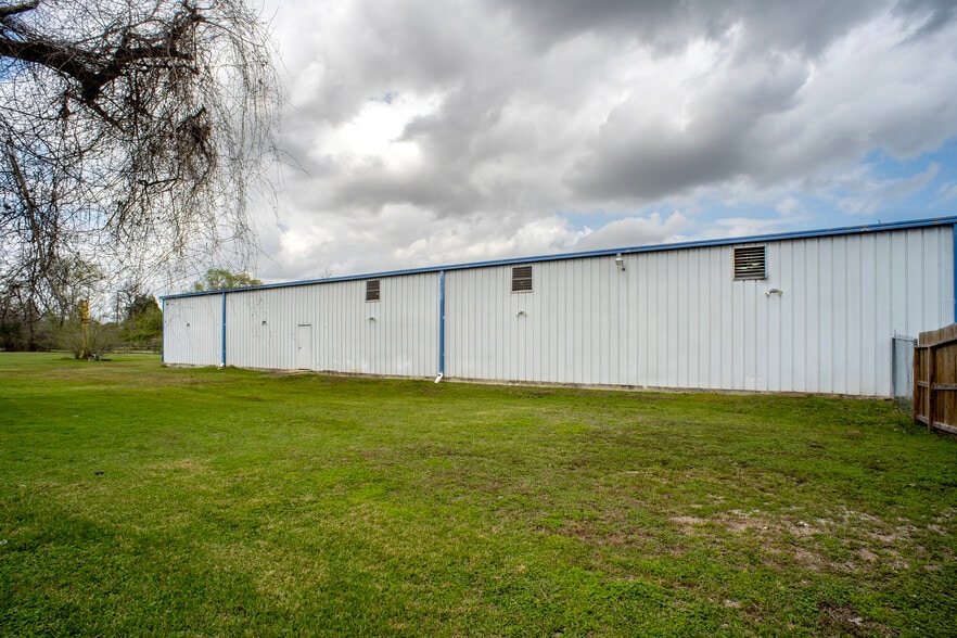 More Photos Of 910 Brenda St, Houston Warehouse For Sale