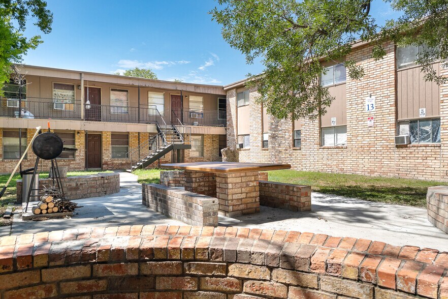 More Photos Of 7678 W US Highway 90, San Antonio Apartments For Sale