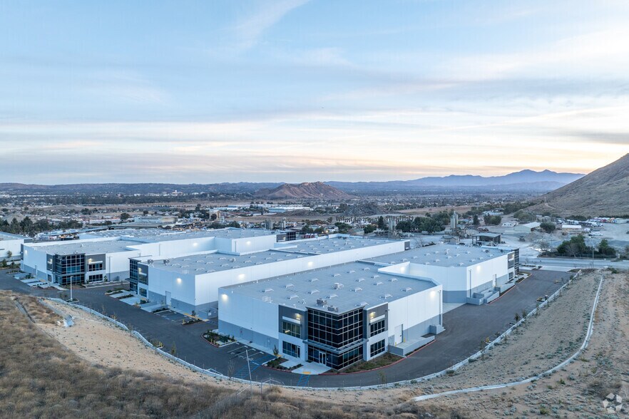 More Photos Of 6173 20th St, Jurupa Valley Warehouse For Sale