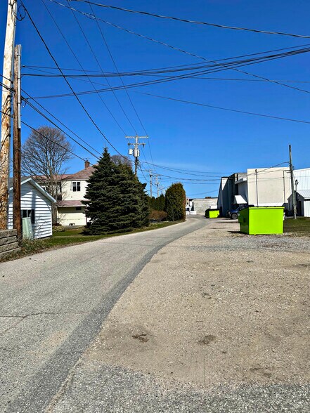 More Photos Of 205 E Central Ave, Mackinaw City Storefront For Lease