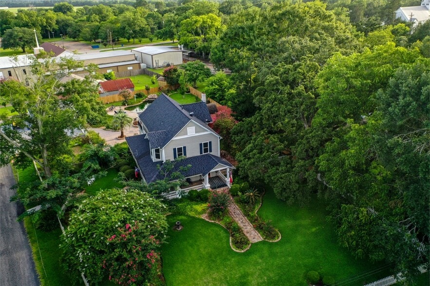 Primary Photo Of 455 Gibbs St, New Waverly Specialty For Sale