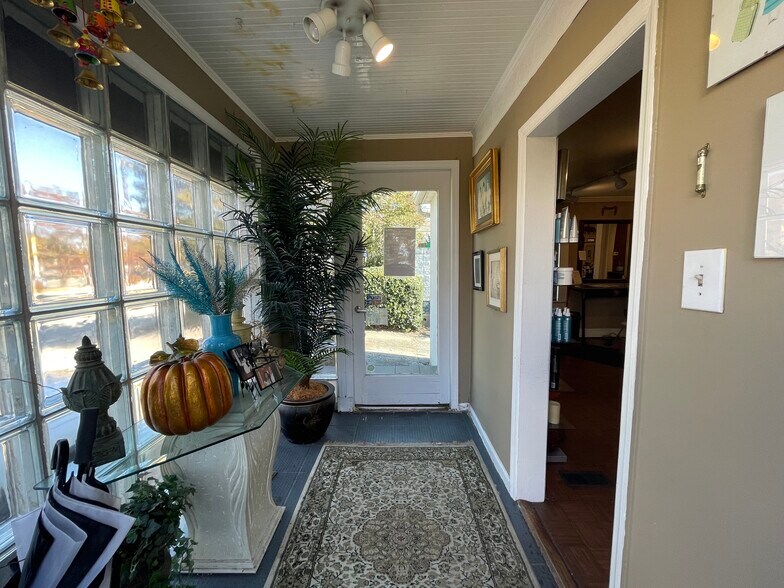 More Photos Of 4 Beck St NW, Atlanta Storefront Retail Office For Sale