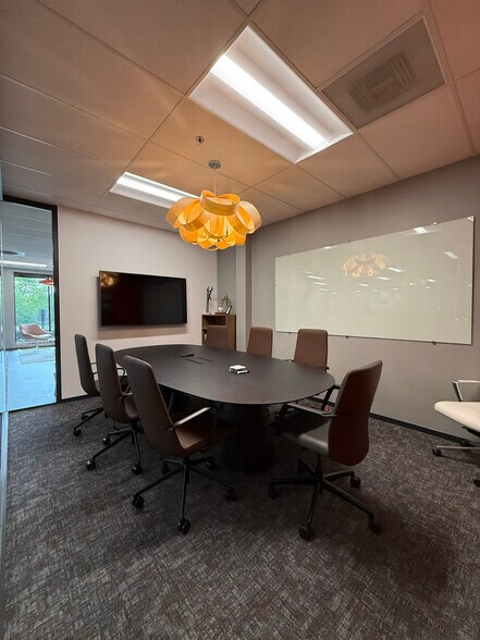 More Photos Of 650 E Devon Ave, Itasca Office For Lease