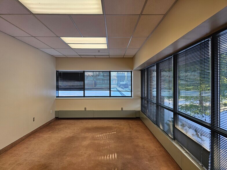 More Photos Of 1991 Northampton St, Easton Light Distribution For Lease