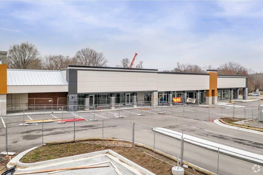 More Photos Of 8400-8430 Wornall Rd, Kansas City Freestanding For Lease