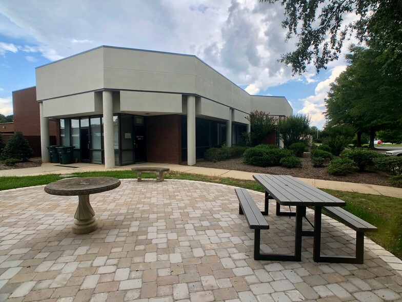 More Photos Of 7614-7616 Business Park Dr, Greensboro Flex For Lease