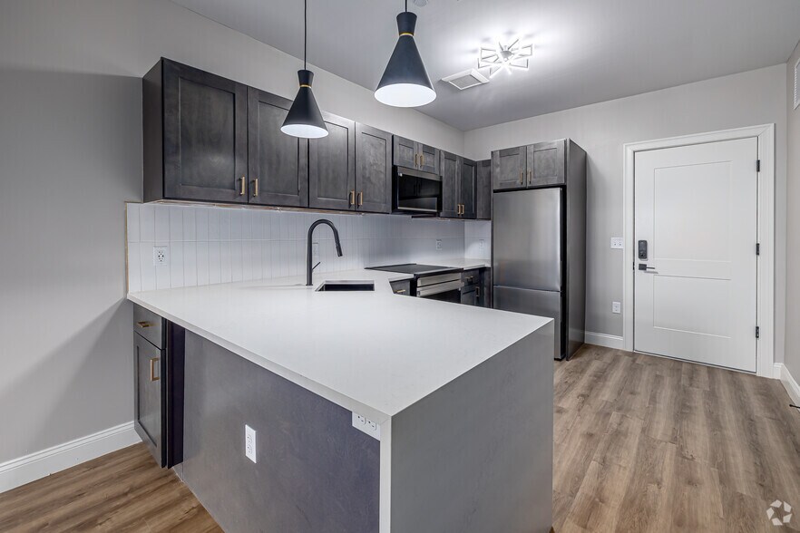 More Photos Of 920-924 Farmington Ave, West Hartford Apartments For Lease