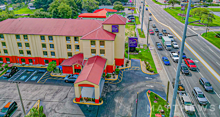 Primary Photo Of 2476 Citrus Blvd, Leesburg Hotel For Sale