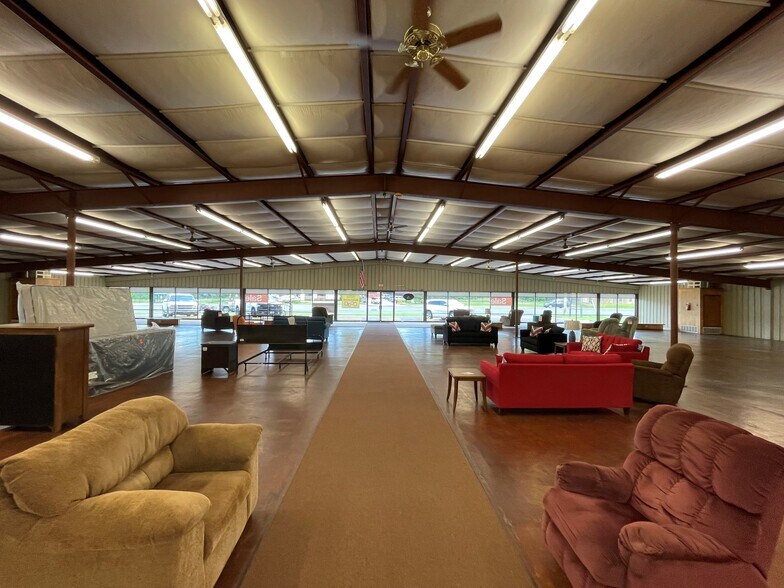 More Photos Of 3046 W Gentry Pky, Tyler Freestanding For Sale