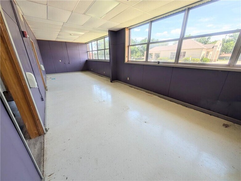 More Photos Of 910 New York St, Humboldt Freestanding For Sale