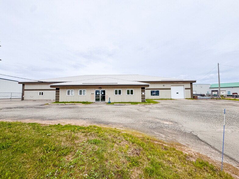 More Photos Of 511 Ferdinand Blvd, Dieppe Showroom For Lease