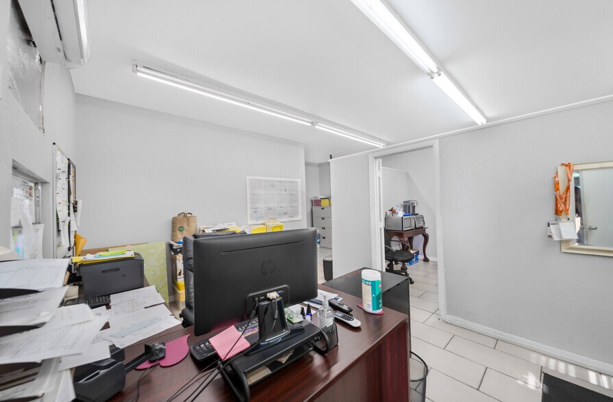 More Photos Of 3141 NW 40th St, Miami Warehouse For Sale