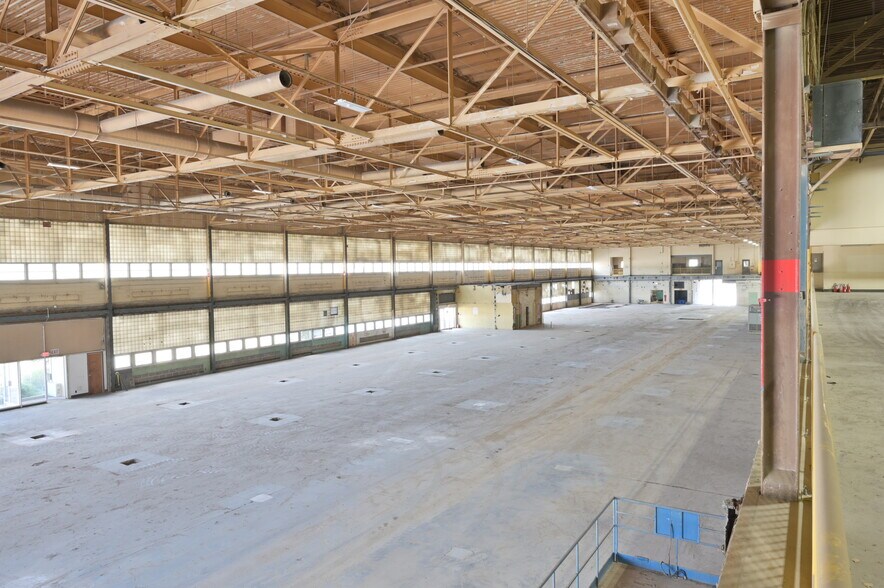 More Photos Of 835 Washington St, Saint Marys Manufacturing For Lease