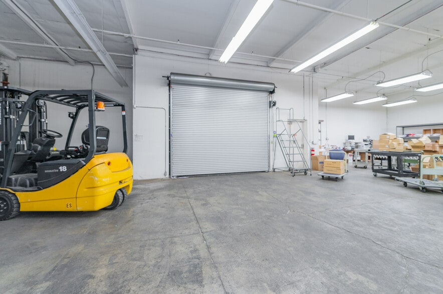 More Photos Of 380-384 Clinton St, Costa Mesa Manufacturing For Lease