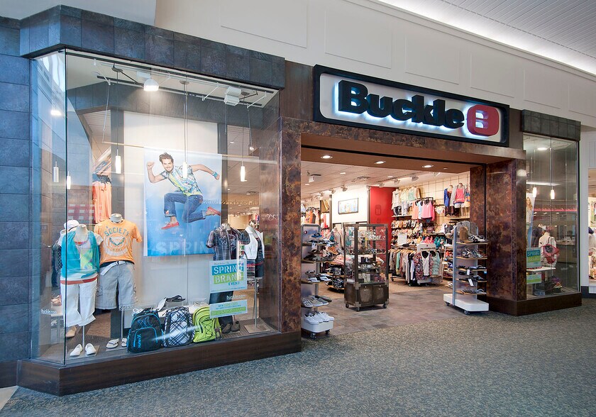 More Photos Of 555 John F Kennedy Rd, Dubuque Unknown For Lease