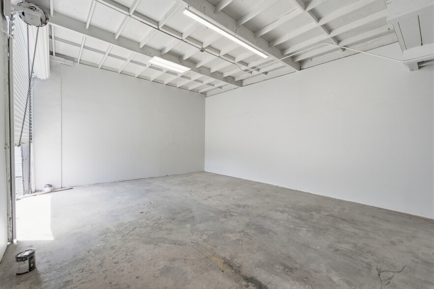 More Photos Of 1409 S Sportsman Dr, Compton Truck Terminal For Lease