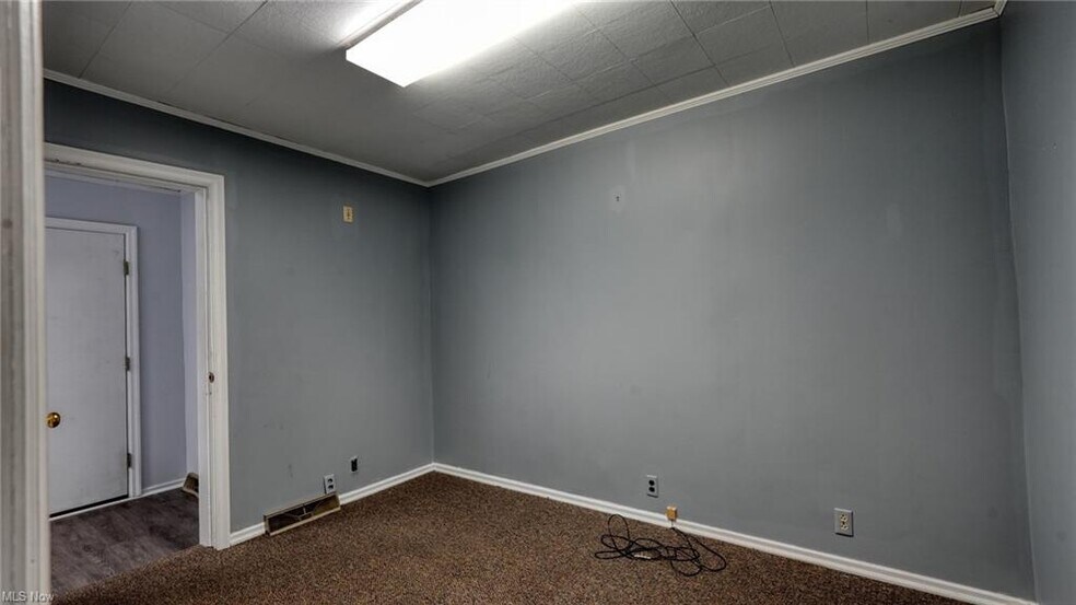 More Photos Of 126 N 9th St, Cambridge Office For Sale