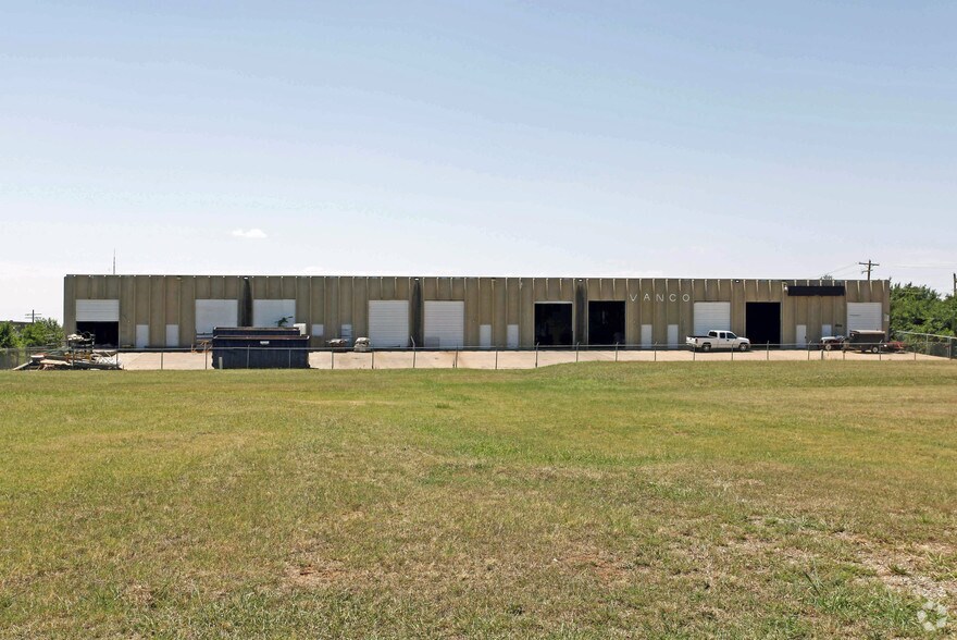 More Photos Of 200 NE 12th St, Moore Warehouse For Sale