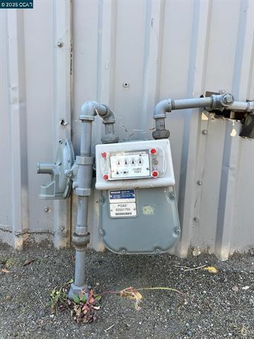More Photos Of 1019 High St, Oakland Manufacturing For Lease