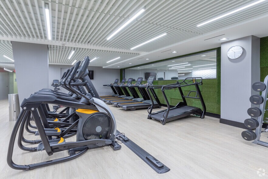 More Photos Of 2101 L St NW, Washington Office For Lease