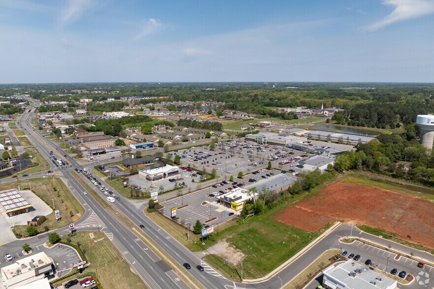 More Photos Of 22031-22083 US Highway 72, Athens Freestanding For Lease