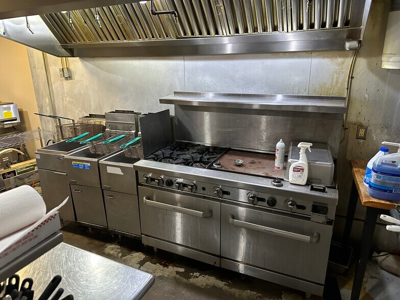 More Photos Of 806 E Gravis St, San Diego Freestanding For Sale