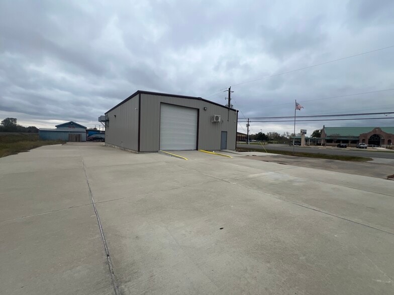 More Photos Of 13111 Highway 6, Santa Fe Freestanding For Sale