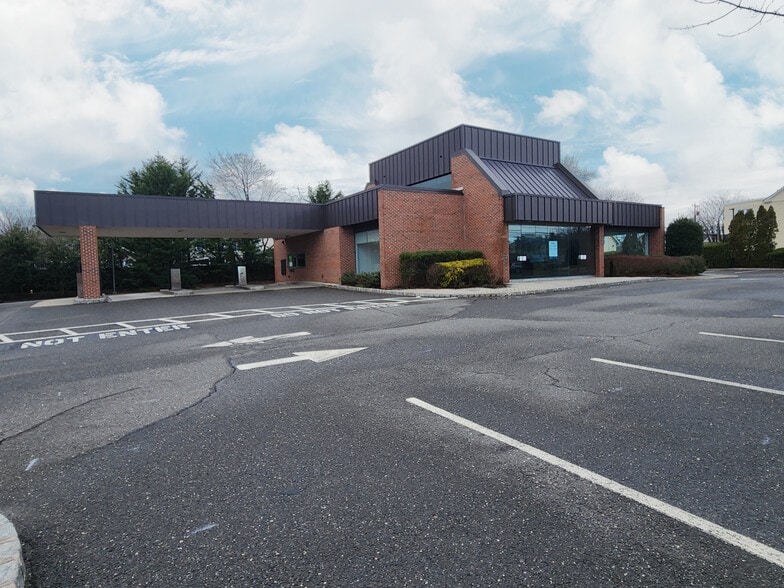 More Photos Of 555 Warren Ave, Spring Lake Heights Bank For Lease