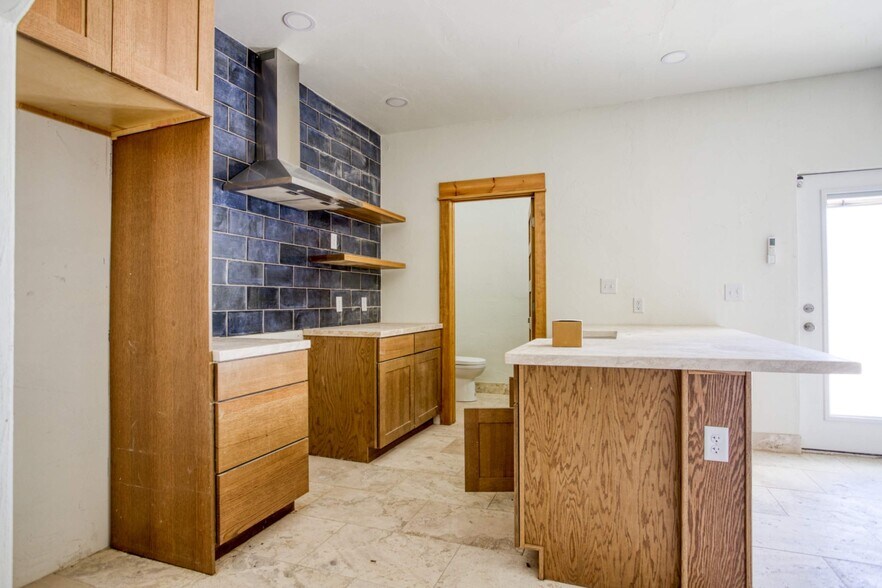 More Photos Of 615 W Avenue A, Port Aransas Apartments For Sale