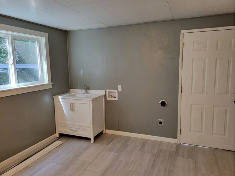 More Photos Of 6082 Main St, Springfield Multifamily For Sale