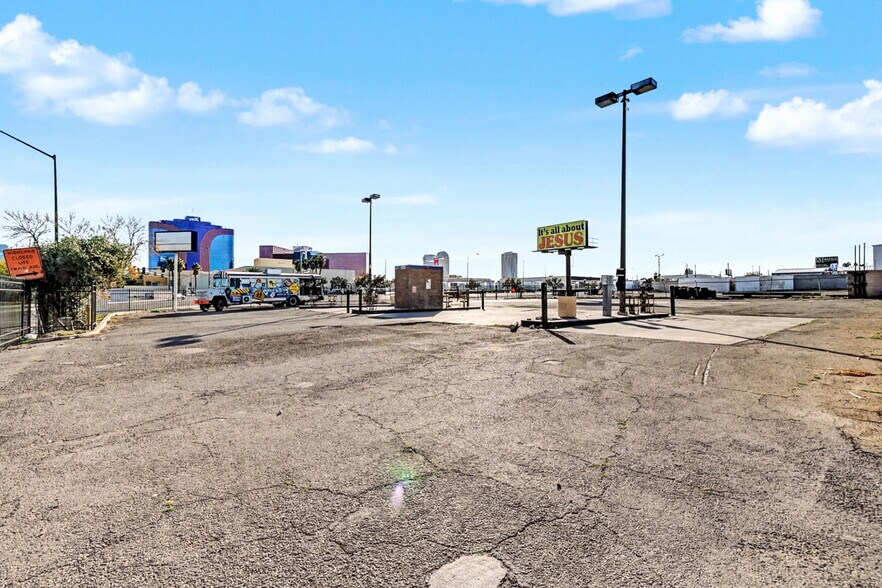 More Photos Of 3635 Polaris Ave, Las Vegas Industrial For Lease