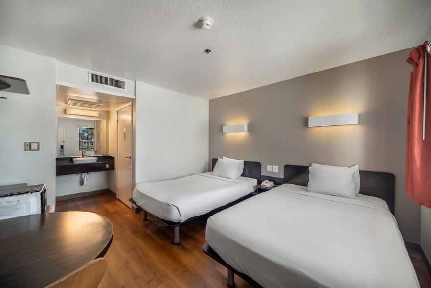 More Photos Of 750 Raintree Dr, Carlsbad Hotel For Sale