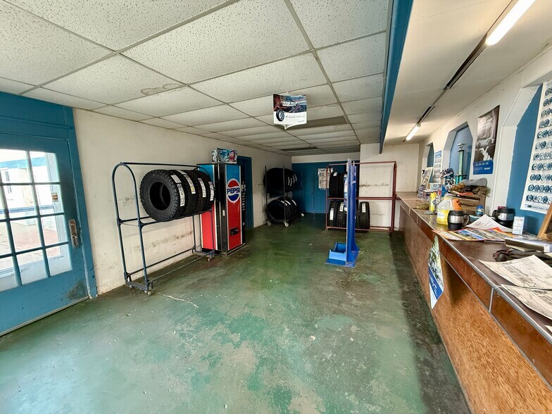 More Photos Of 400 Center St, Marysville Service For Sale